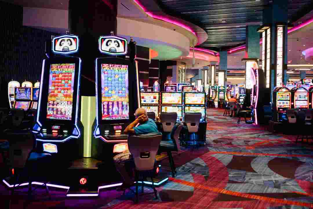 Top Diamond Casino có rất nhiều trò chơi hấp dẫn các tay chơi có máu đỏ đen