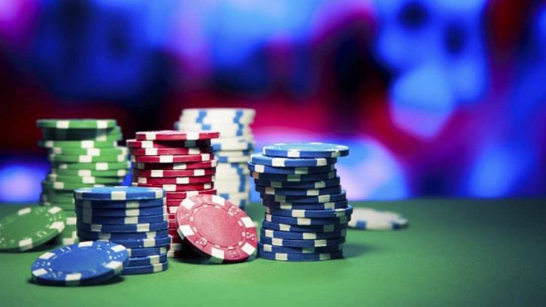 Nhiều casino yêu cầu chơi bằng chip để giảm cảm giác mất tiền mặt của khách